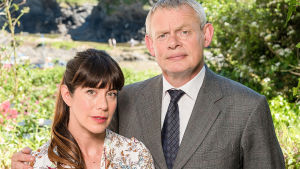 Tohtori Martin Ellinghamin perheessä eletään kiireisiä ruuhkavuosia. Päärooleissa Caroline Catz ja Martin Clunes.