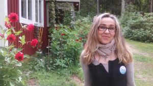 Maria Léhman har ordnat performans i Porla Lojobon och konstnären Maria Léman uppskattar Porlas natur.