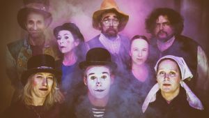 Ensemlen i Unga Teaterns jubileumsföreställning Spöket på Lillklobb. Harriet Abrahamsson, Ylva Edlund, Stella Laine, Åsa Nybo, Paul Olin, Frank Skog, Anders Sundström, Kristian Thulesius. Ensemlen i Unga Teaterns jubileumsföreställning Spöket på Lillklobb. Harriet Abrahamsson, Ylva Edlund, Stella Laine, Åsa Nybo, Paul Olin, Frank Skog, Anders Sundström, Kristian Thulesius.