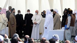 Påven Franciskus under det interreligiösa mötet i Ur, Nasiriyya. Påven Franciskus under det interreligiösa mötet i Ur, Nasiriyya.