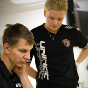 Fysioterapeuten Niko Iivonen har spelat en avgörande roll i rehabiliteringen. My Kippilä på knärehab med fysioterapeuten Niko Iivonen i Esbo, november 2019.