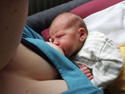 Slem i näsa och svalg gör det svårt att äta och andas. Sök hjälp om din baby blir förkyld