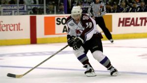 Ville Nieminen blev Stanley Cup-mästare 2001. Ville Nieminen i Colorado Avalanche-tröja.