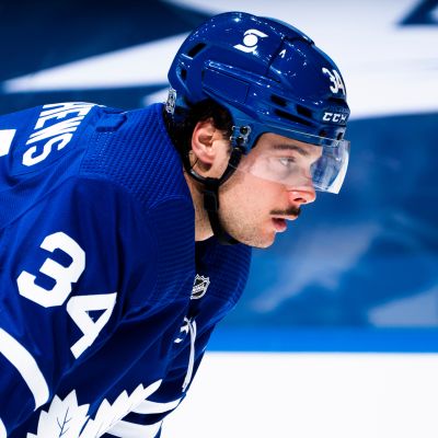 Auston Matthews lähikuvassa.
