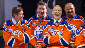 Jari Kurri tillsammans med Wayne Gretzky, Mark Messier och Grant Fuhr. Edmontonlegendarerna Wayne Gretzky, Jari Kurri, Mark Messier och Grant Fuhr är samlade.
