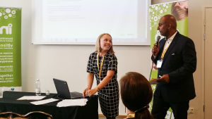 Elina Reponen och Tino Singh. Elina Reponen och Tino Singh på rusmedelsdagarna.