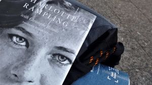 Boken om Charlotte Rampling och en Berlingata. Boken om Charlotte Rampling.