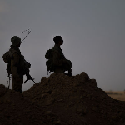 Israeliska soldater vid Gazaremsan.