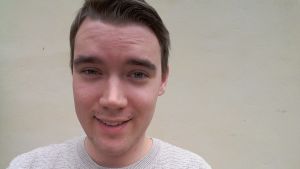 Theo Sjöblom är invald i Hangö stadsfullmäktige, bildningsnämnden och dess svenska sektion. Politikern Theo Sjöblom i Hangö.