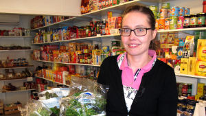 Erika Englund lämnade en karriär som grafisk formgivare för yrket som handelman. Erika Englund, Söderby-Boden