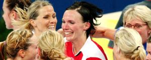 Katja Nyberg vann OS-guld med Norges landslag för tio år sedan. Katja Nyberg firar OS-guldet 2008.