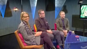 Helpottuneen koehenkilömme Sofia Kilpikiven lisäksi työhyvinvointia ja muistin kuormittumista ovat pohtimassa Pekka Pohjakallio ja Teemu Paajanen. Sofia Kilpikivi, Pekka Pohjakallio, Teemu Paajanen Prisma Studiossa