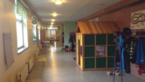 Föreningen som upprätthåller skolan kunde ta fram modeller som hjälper andra hotade småskolor. Fiskarin koulu.