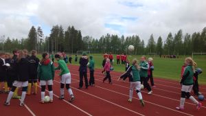 IK myran har fotbollsläger i Nedervetil, Jarospelare drar träningarna. Puma Football Camp i Nedervetil.