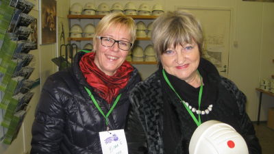 Turistchef Minna Ermala och stadsstyrelseordförande Irene Äyräväinen tror på Tytyri gruva i Lojo.