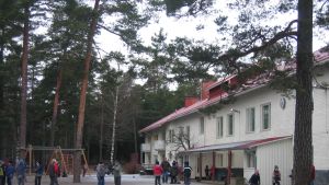 I Nagu delar eleverna från Simonkylän koulu och Kyrkbackens skola utrymmen. Kyrkbackens skola