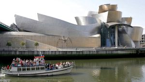 Guggenheim i Bilbao byggdes som ett led i ett stort projekt för att lyfta staden. Guggenheim-museet i Bilbao