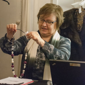 Arja Rinne har drivit sin butik i snart tio år Arja Rinne tycker att småföretagens framtid borde tryggas med lagförändringar