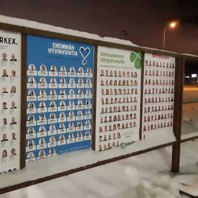 Reklam för välfärdsområdesvalet i vinterlandskap från Seinäjoki. 