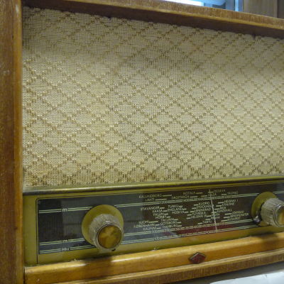 gammal radioapparat