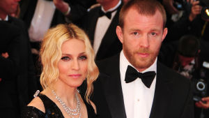 Madonna och ex-maken Guy Ritchie vid filmfestivalen i Cannes 2008. Madonna och ex-maken Guy Ritchie vid filmfestivalen i Cannes 2008.