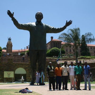Nelson Mandela-statyn utanför regeringsbyggnaderna i Pretoria är en populär sevärdhet för både Sydafrikaner och utlänningar