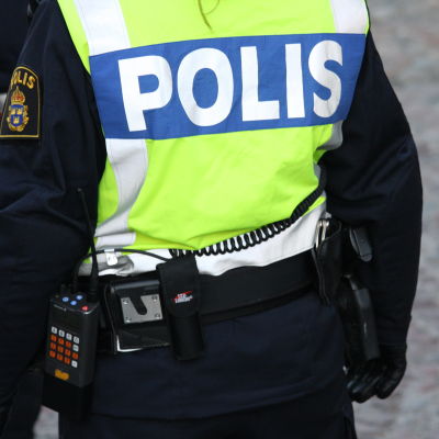 Ryggen på en polis i Sverige.