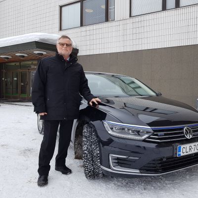 Rovaniemen kaupunginjohtaja Esko Lotvonen ja virka-auto.