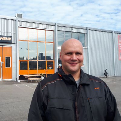 Seinäjoen autokatsastus Oy:n toinen omistaja Antti Mahlamäki sanoo, että katsastushinnoissa on nähty pohja Seinäjoella.