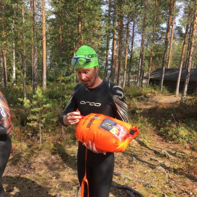 Arto Rikalainen ui mielummin kylmässä järvessä kuin lämpimässä uima-altaassa