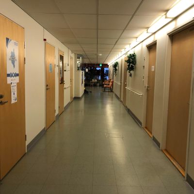 Kärkölän terveyskeskuksen käytävä
