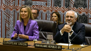 Federica Mogherini, EU:s utrikespolitiska representant, och Javad Zarif ansågs ha rott iland avtalet och ansågs vara starka kandidater för Nobels fredspris för sitt arbete. Federica Mogherini, EU:s höga utrikespolitiska representant, och Irans utrikesminister Javad Zarif.