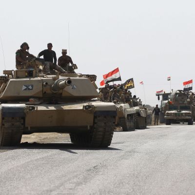 Irakiska styrkor var på väg mot peshmerga-positioner söder om Kirkuk på söndagen 16.10.2017.