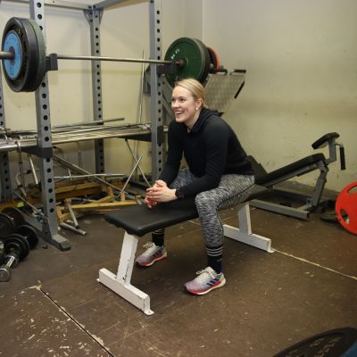 Isa Rahunen Oulun jäähallin kuntosalilla
