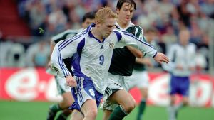 Mikael Forssell gjorde totalt 29 mål i landslaget. Mikael Forssell i en kvalmatch mot Tyskland.