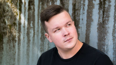Dokumenttiohjaaja ja -tuottaja Sami Kieksi.