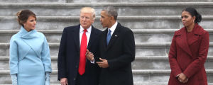 Melania Trump, Donald Trump, Barack Obama och Michelle Obama fotograferade i samband med installationsceremonierna när Donald Trump blev president. Melania Trump, Donald Trump, Barack Obama och Michelle Obama under presidentinstallationsceremonin 20 januari 2017.