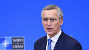 Natos generalsekreterare Jens Stoltenberg säger att de utländska styrkorna i Afghanistan inte kan dras bort som avtalat eftersom talibanerna inte har uppfyllt villkoren i avtalet med USA. Natos generalsekreterare Jens Stoltenberg säger att de utländska styrkorna i Afghanistan inte kan dras bort som avtalat eftersom talibanerna inte har uppfyll villkoren i avtalet med USA.