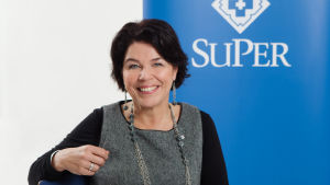 Det finns inte mycket utrymme för besparingar, men det finns plats för utveckling, säger Silja Paavola som är fackförbundet Supers ordförande. Silja Paavola