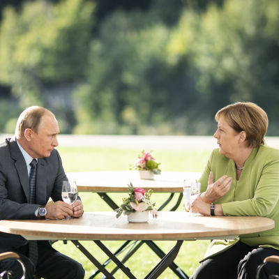 Rysslands president Vladimir Putin och Tysklands förbundskansler Angela Merkel möts i Meseberg norr om Berlin den 18 augusti 2018.