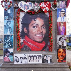 I München finns ett minnesmärke över Michael Jackson. Ett minnesmärke över Michael Jackson i München, Tyskland.