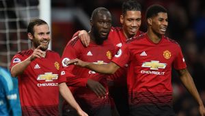 För en gångs skull var det leenden i Man United. Manchester United firar.