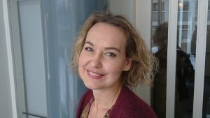 Den åländska mezzosopranen Jenny Carlstedt i närbild inför premiären på operan 'Jää' på Nationaloperan