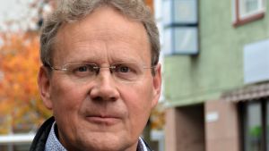 Stefan Mutanen ska leda kulturhusprojektet - han blir chef i den nya fonden som grundas för Nya Fokus. En ansiktsbild på en medelålders man som tittar i kameran. Det är Karisbon Stefan Mutanen, tidigare vd för Folkhälsan.