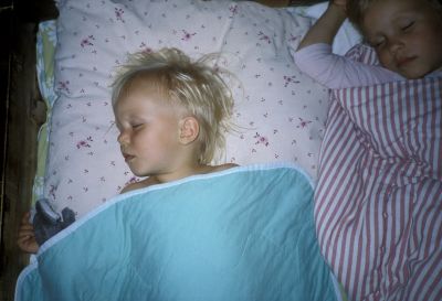 Barn snarkar ofta när de har varit förkylda. Om barnet snarkar trots att det inte har varit sjukt ska man låta en läkare titta på svalget.