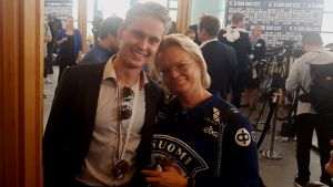 Kevin Lankinen med sin mamma Christa Grönlund. Kevin Lankinen med sin mamma Christa Grönlund.