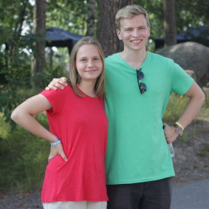 Josef Kääria och Josefine Haukkola vill ha en partner med samma värderingar. Josefine Haukkola och Josef Kääriä är två av 600 unga mormoner som samlats i Nådendal