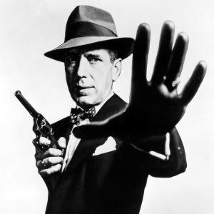 Humphrey Bogart elokuvassa Puuttuva rengas (The Enforcer)