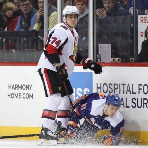 Mark Borowiecki fäller Valtteri Filppula. Mark Borowiecki fäller Valtteri Filppula.