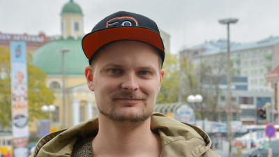 Närbild på Tom vid Salutorget i Åbo. Arkivbild.